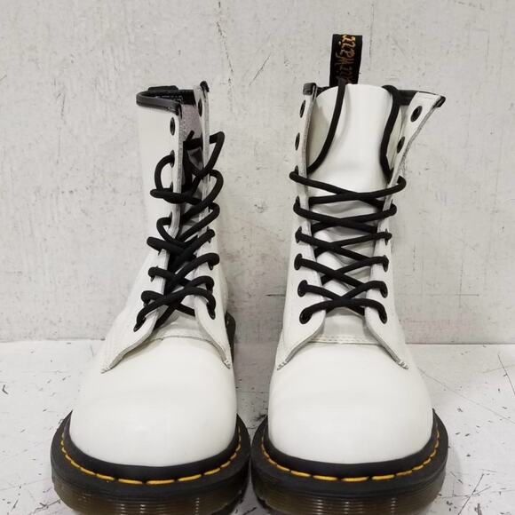 Dr. Martens Women’s 7 White and Black Lace-Up Boots - Picture 5 of 8